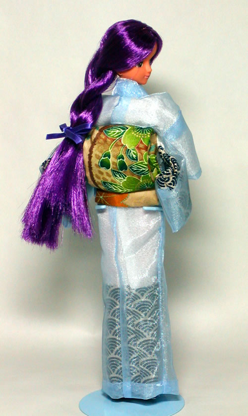 水の羽衣和風　「諧調」後ろ姿