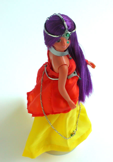 ミネア　立ち姿　横から