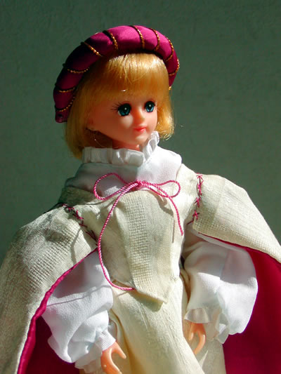 マリア　白ドレス　バストアップ