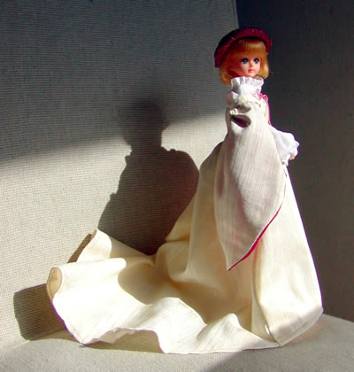 マリア　白ドレス　立ち姿