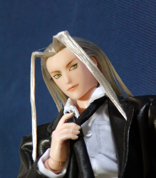 セフィロス　スーツ　ネクタイをほどく　